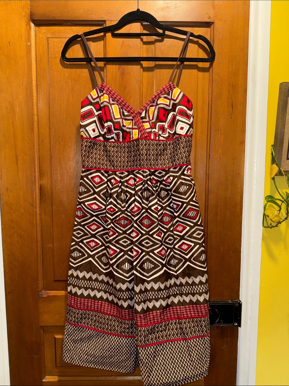 ANA—Women’s Sleeveless Printed V-Neck Dress in Brown & Red